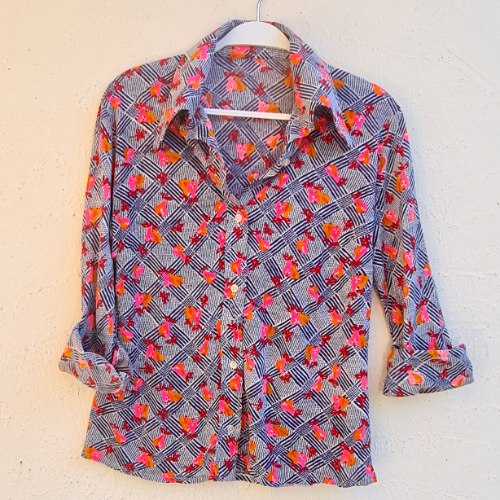 חולצת סבנטיז אגסים מכופתרת S/M