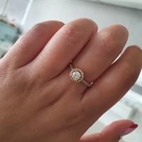 טבעת "האלו" זהב 14 קראט משובצת 0.67 קראט יהלומים