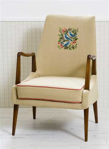 כורסאת וינטג' וריקמה