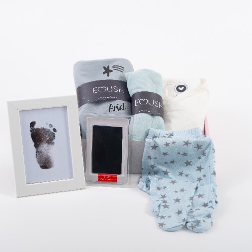 מתנה ליולדת- Hello World- שמיכה, חיתול גדול, ביגוד אורגני והטבעת כף יד ורגל