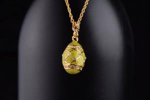 תליון ביצת פברג׳ה מעוצבת באמייל צהוב