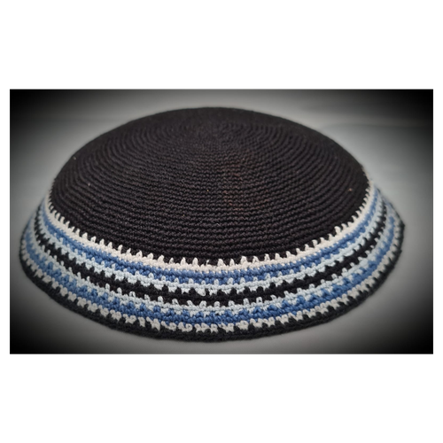 כיפה קלאסית שחור פסים מידה 18