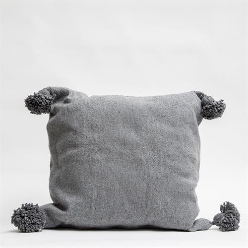 כרית פונפונים