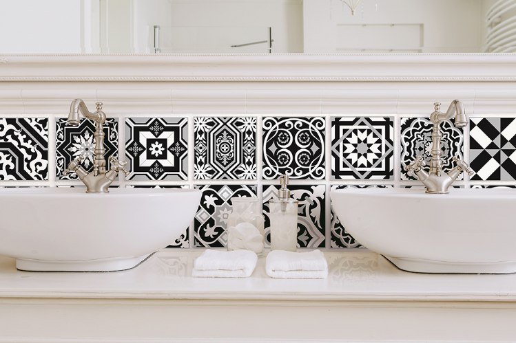 מדבקות לאריחים 10*10 ס''מ שחור לבן דגם 1272