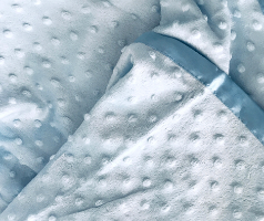 שמיכה לתינוק צבע תכלת, שמיכת חורף, קלה בד מינקי נעים ורך