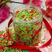 מקסי מיקס 10 - HOLIDAY SPIRIT | מיקס סוכריות כריסטמס בגוונים ירוק אדום וזהב. CHRISTMAS SPRINKLES.