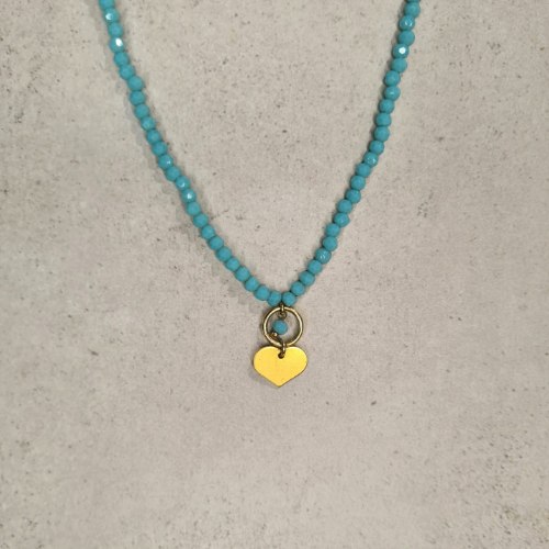 שרשרת חרוזים טורקיז עם תליון לב מוזהב