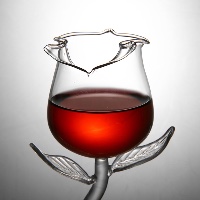 כוס יין בצורת ורד נדירה ביופיה