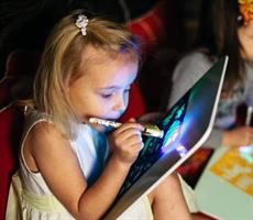 לוח ציור זוהר בחושך