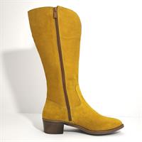 מגף גסיקה: מגף בוקר רקמה מעור זמש בצבע חרדל