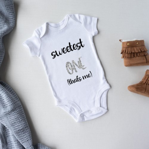 בגד גוף  קצר מעוצב - גיל שנה- צבע לבן