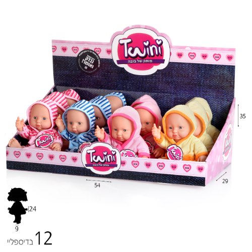 בובת תינוק עם חלוק