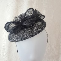 כובע מעוצב על קשת - דגם צדף קטן - שחור