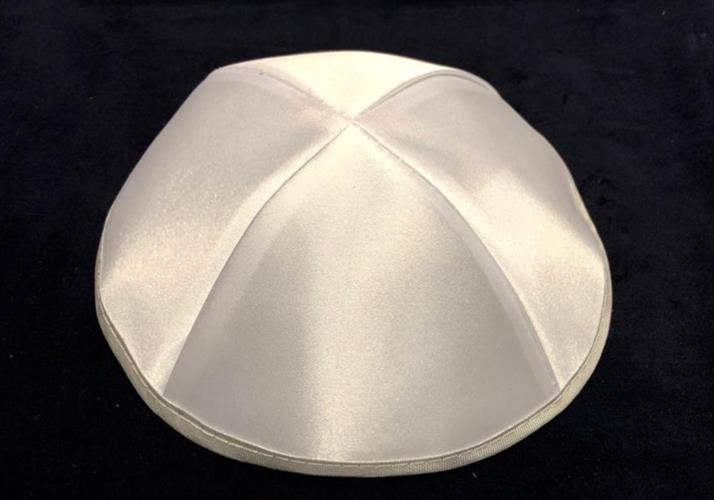 כיפה סאטן עם פס כסף 20 ס"מ