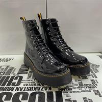 מגפון young טרקטור בצבע שחור לק