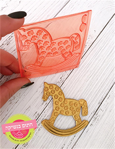 סוס נדנדה טקסטורה