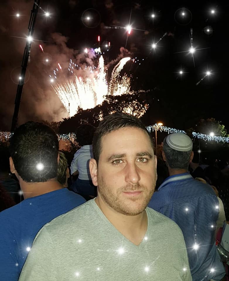 חוות דעת - כורסת טלויזיה בד כחול - ג'ק מרלו
