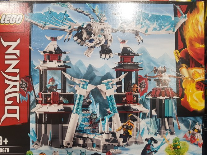 לגו 70678 טירת הקיסר הנידח