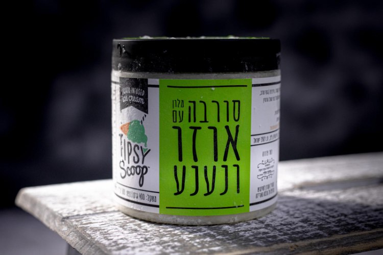 סורבה מלון עם אוזו ונענע