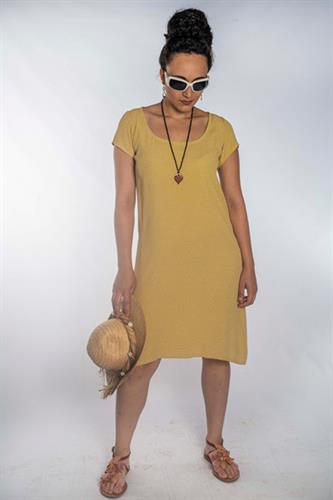 שמלה עם שרוול ומחשוף