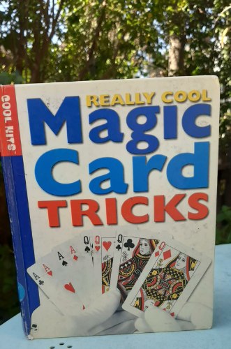 ספר קסמי קלפים באנגלית