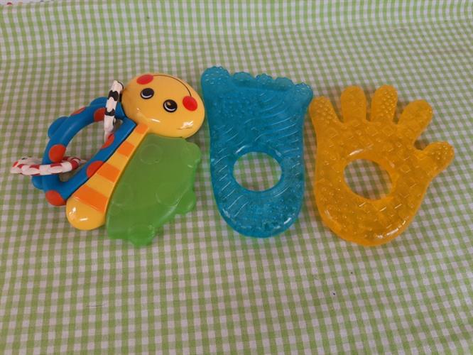 שלישיית נשכנים לתינוקות