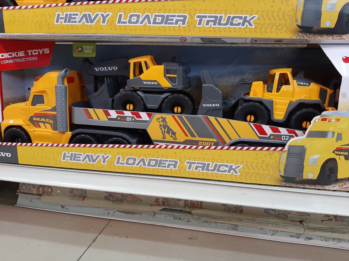 משאית ענקית מוביל 2 טרטורים