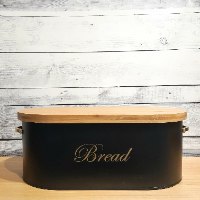 ארגז לחם שחור - כיתוב באנגלית