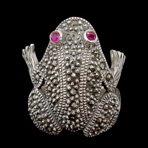 טבעת כסף "צפרדע" משובצת מרקזטים ואבני רובי RG5560 | תכשיטי כסף 925 | טבעות כסף