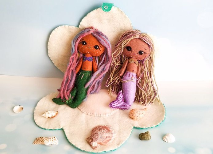 שתי בובות בת ים בערכה