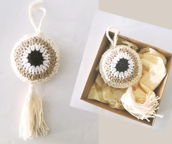 עין כחולה, עין סרוגה ,מתלה עין, מתלה עין בתורכיז, נגד עין הרע, מתנה לבית חדש, עיצוב חדרים, עין סרוגה, מתלה עין סרוג, 