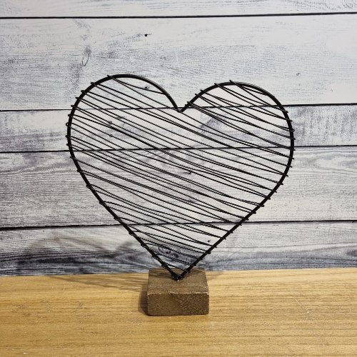 לב עומד סרוג קטן שחור