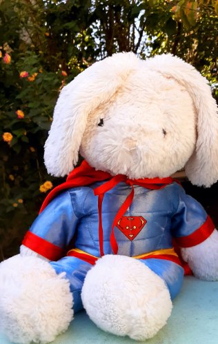 ארנב סופר מן, בובת ארנב לבן