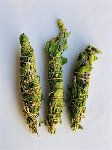 3 קטורת מרוה (עלי מרוה בשילוב עם פרחי מרוה, רוזמרין, לוונדר)