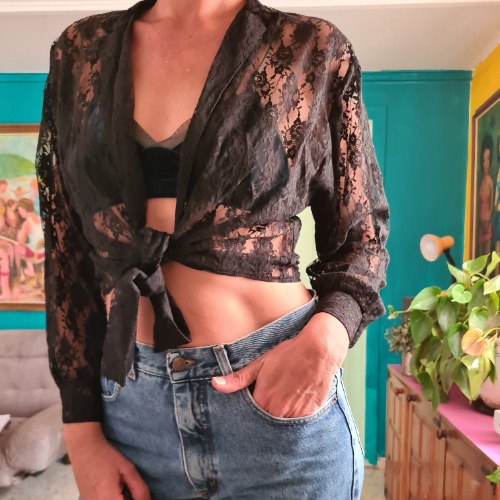 חולצת קשירה תחרה שחורה M/L