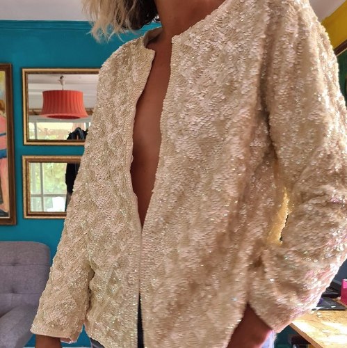 ג'קט פאייטים בצבע שמנת מידה L/XL