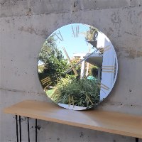 שעון עגול מראה זהב
