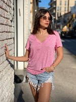 טישרט V גזורה