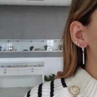 עגילי פס משובץ יהלומים נתלים בזהב