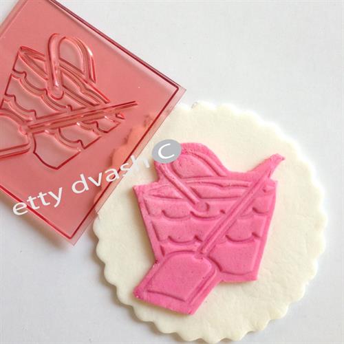 תבליט דלי ים.