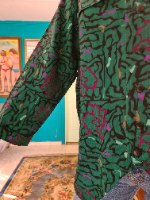 חולצה ירוקה מכופתרת גרפית מידה XL