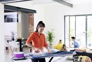 BRAUN מגהץ קיטור מילוי מים רציף דגם IS-2044