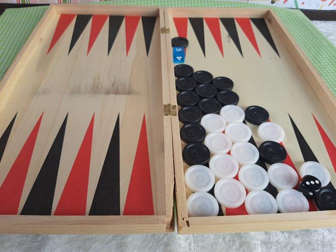 דמקה שש בש במזוודת עץ