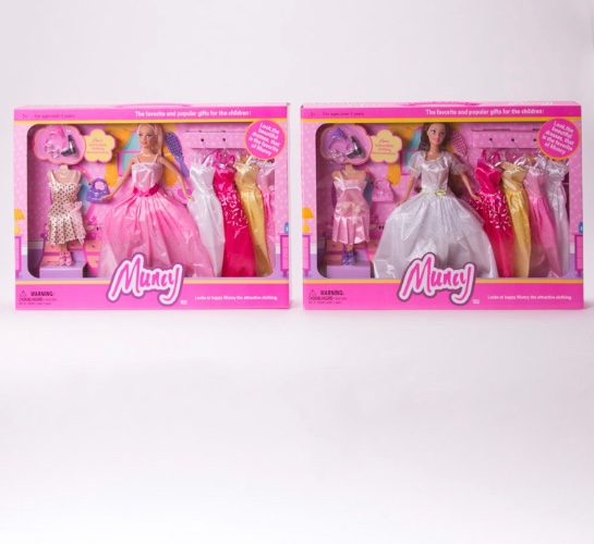 בובה עם שמלות להחלפה