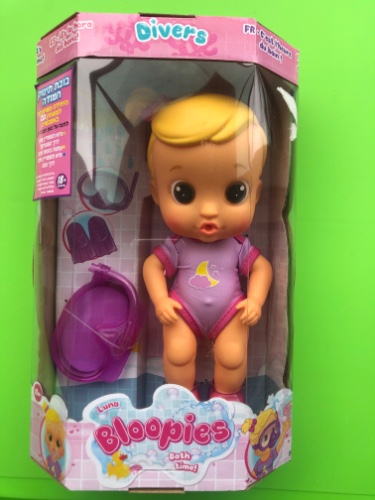 בובה ובגד ים