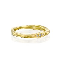 טבעת זהב משולשת משובצת יהלומים נועה טריפ noa tripp