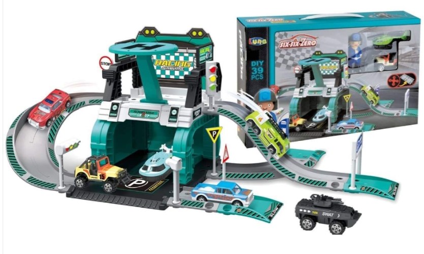 מסלול מכוניות עם דמויות מספר חלקים