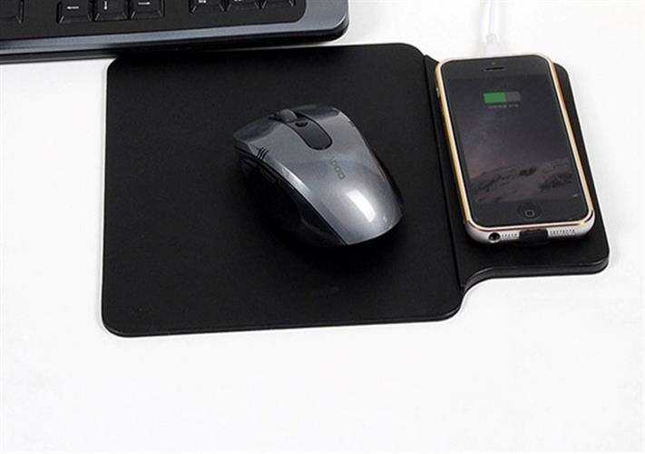 משטח לעכבר הכולל הטענה אלחוטית