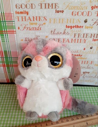 לאמור ורוד עיניים גדולות