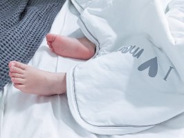 שמיכת ג'רסי עם מילוי- עם שם התינוק- ורוד עתיק  PEACE